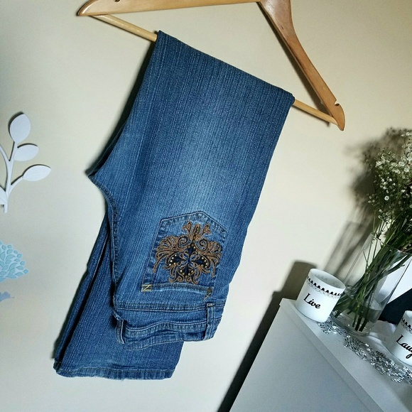 Denim - Blue Jeans With Embellished Pocket 9/10